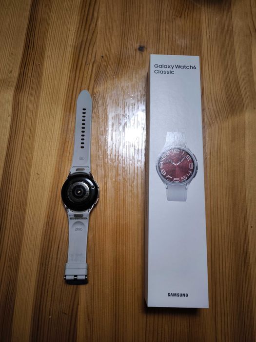 Samsung Galaxy Watch 6 Classic-1.5 г. гаранция,пълен комплект,като нов