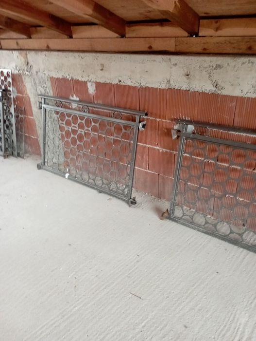 Продава метални парапети за тераса