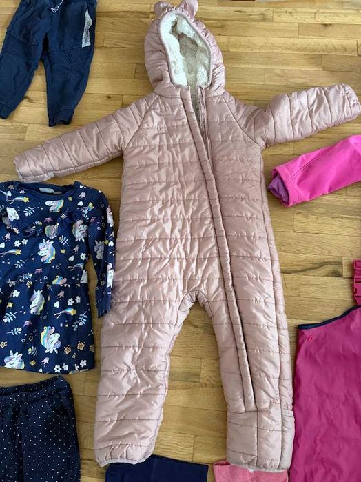 Малък сет с много хубави дрешки за момиче 86/92