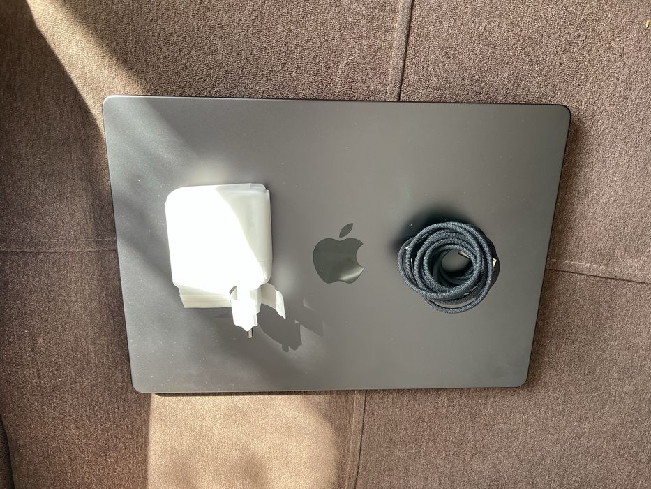 MacBook Pro, M4, 16RAM, 512 SSD