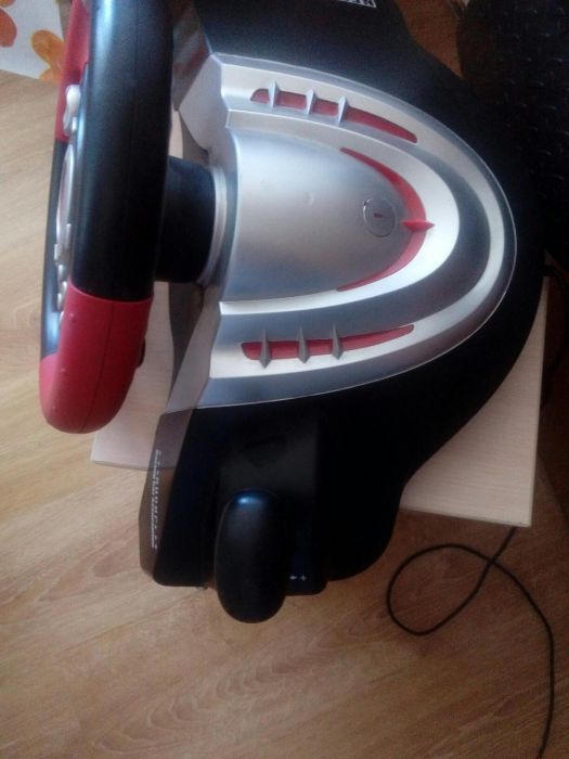 Продам руль и педали.