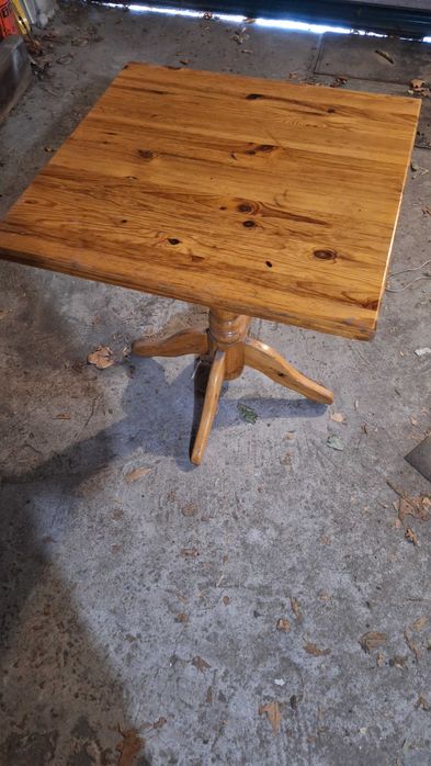 Дървени маси (масив)