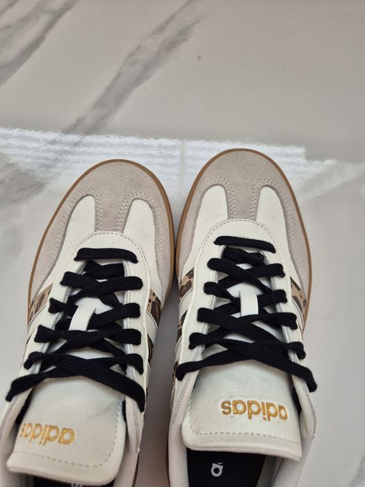 Сникърси Adidas Barreda JQ2296 бяло и  леопард