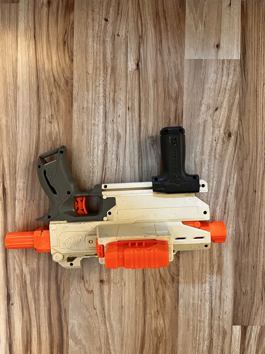 Mitraliere NERF , cu accesorii