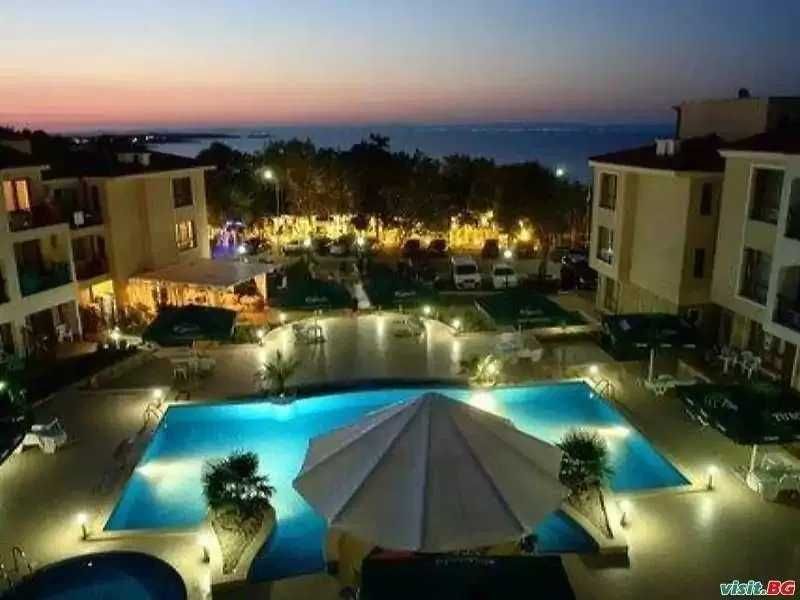 Продавам 2 стаен апартамент комплекс Paradise Bay