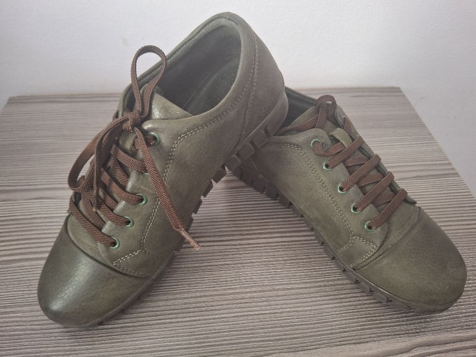 Продаётся новые турецкие кроссовки