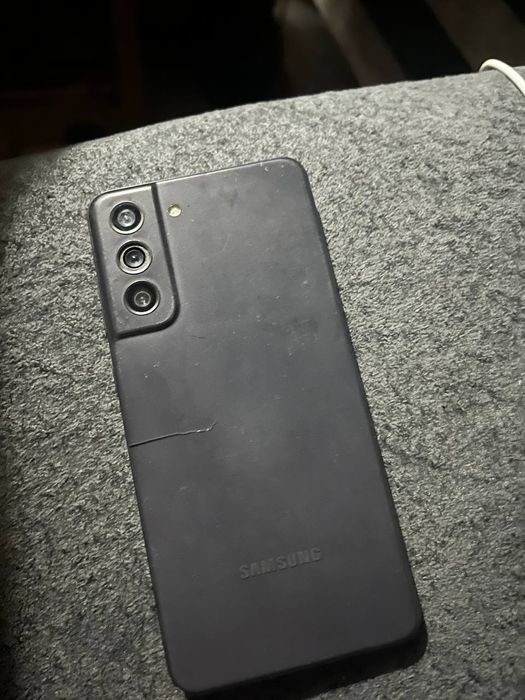 Samsung s21 FE телефон