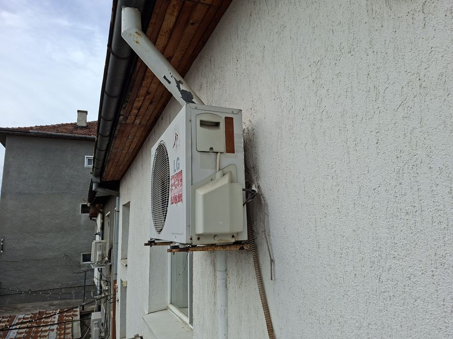 LG инверторен климатик 12000btu