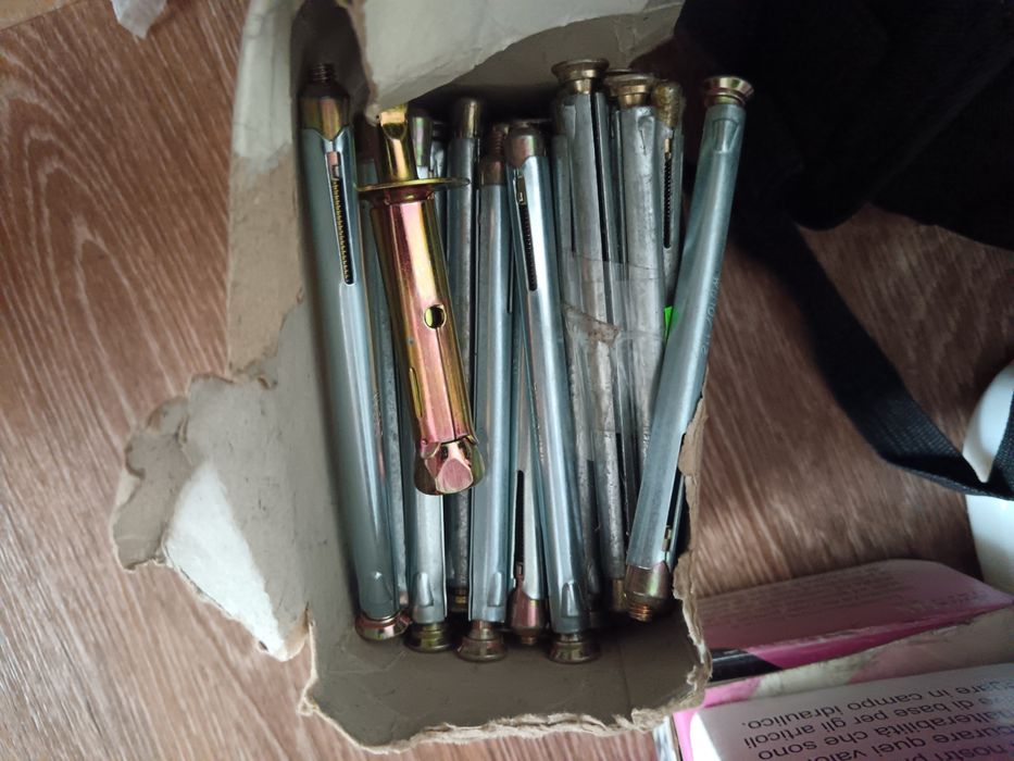 Анкерные болты новые