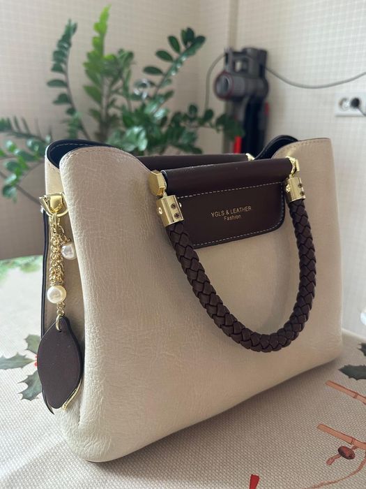 Сумка кожаная бежевая