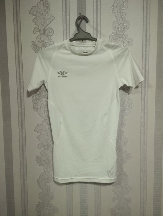 Компрессионная футболка Umbro (ориг). S размер. В отличном состоянии