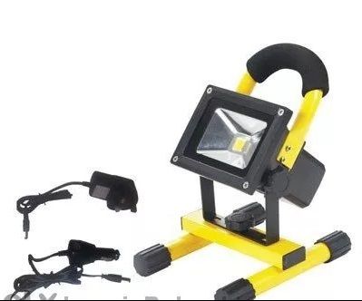 Акумулаторен 12/220v L E D диоден прожектор осветителна вана