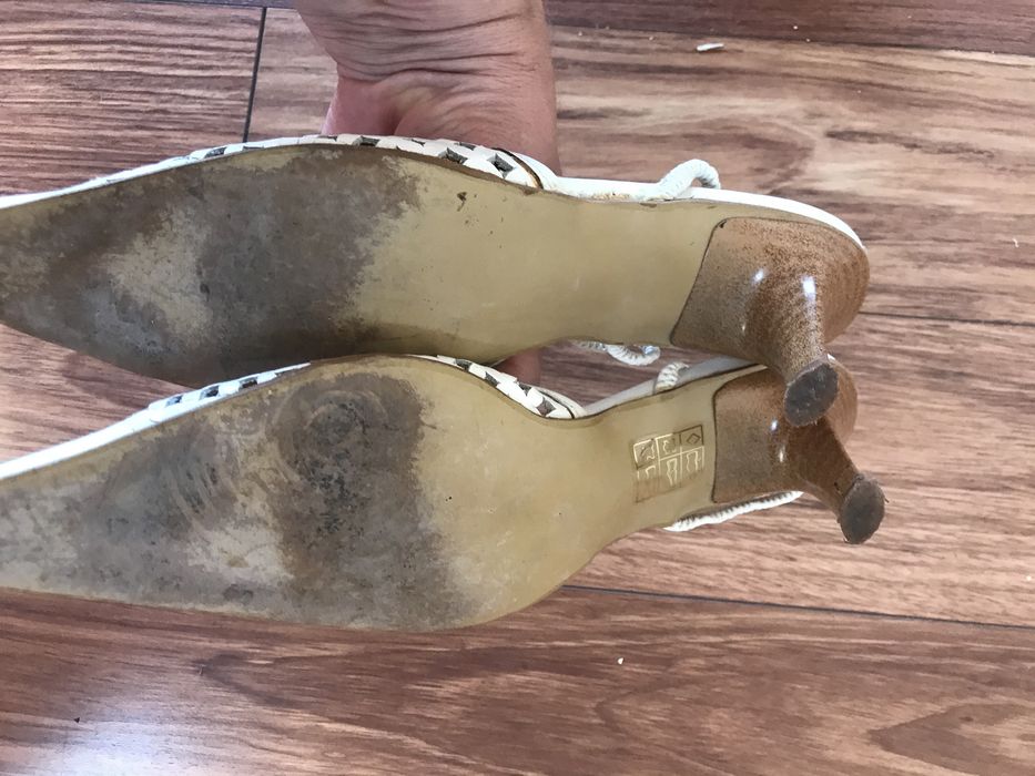 Vand  pantofi din piele