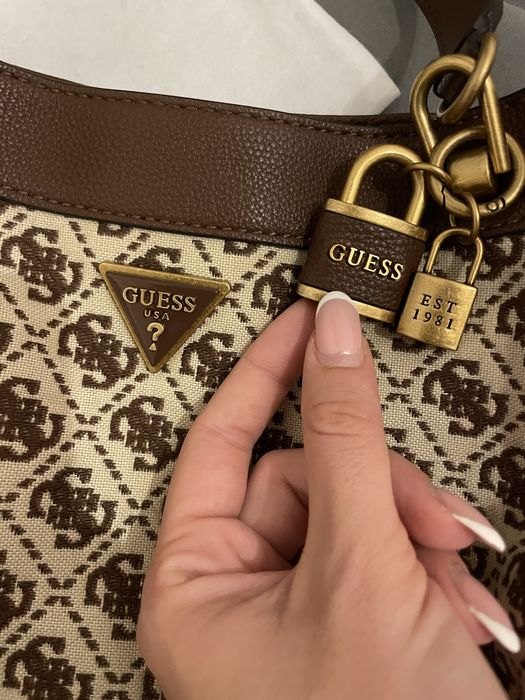 Оригинална чанта Guess