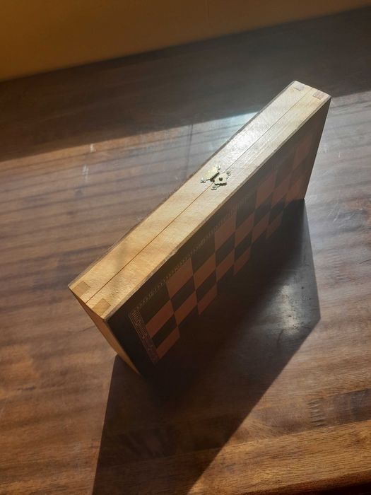 Чисто нова табла и шах + пулове за табла