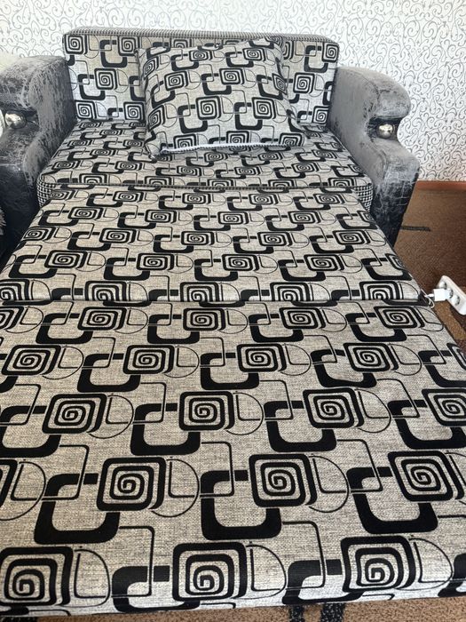 Отдам даром диванчик