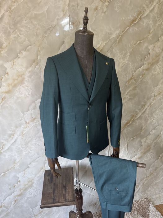 3 Costume ( Albastru, Bej si Verde) 3 piese