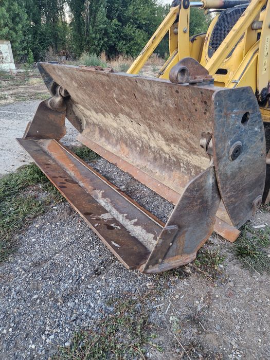 Dezmembrez Buldoexcavator Komatsu WB93R-5