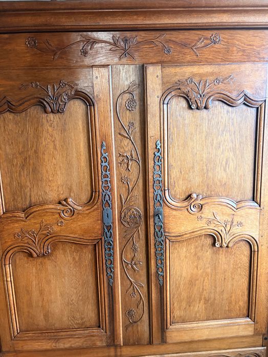 Старинен дъбов гардероб