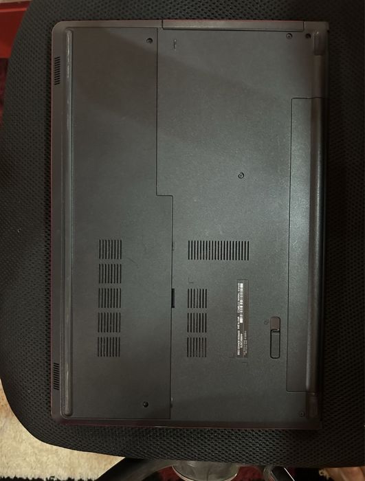 Лаптоп Dell (много запазен)