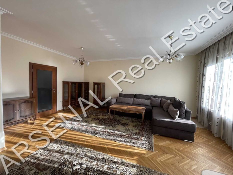 Многостаен апартамент под наем, Гео Милев