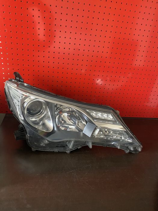 Far dreapta halogen si led lumina de zi Toyota Rav4 an 2012-2015