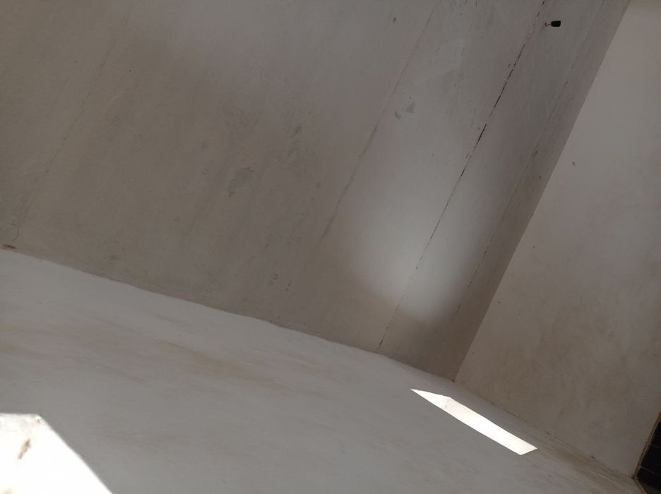 6m  lik plita Sotiladi  atrofidagi pishgan g'ishtlxam sotiladi