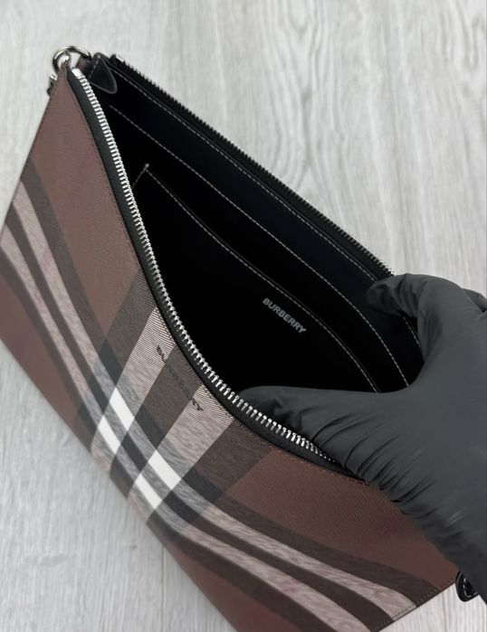 Burberry - Унисекс чанта/клъч