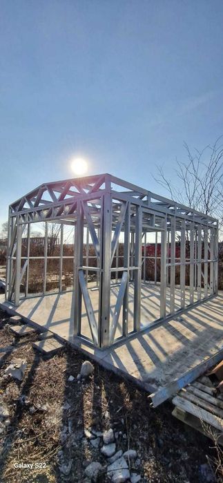 Garaje fabricate in RO din structura metalica usoara si panou izolat