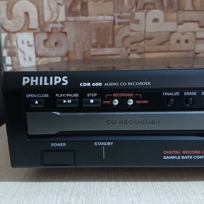 Продам CD проигрыватель. Филипс CDR 600