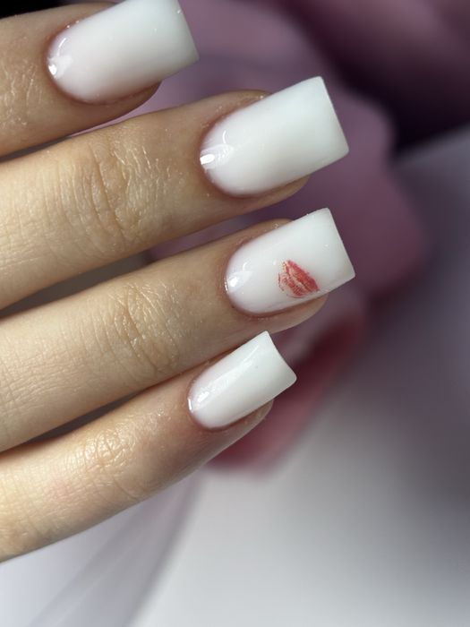 Акция на маникюр и наращивание ногтей