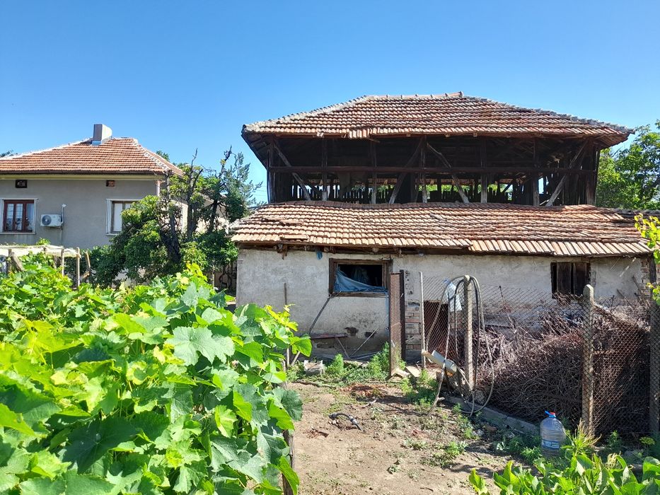 Продавам къща в с. Динковица