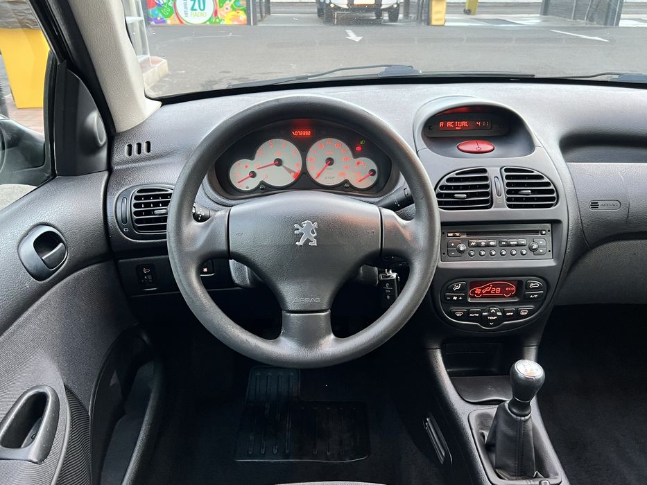 Peugeot 206 Sedan 70.000 Km 1.4 Benzina Model Full IMPECABILA(logan,clio)