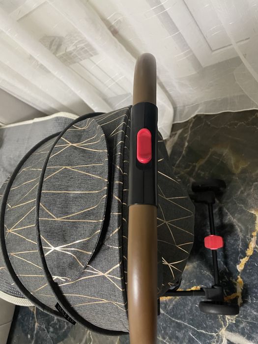 Продам прогулочную коляску