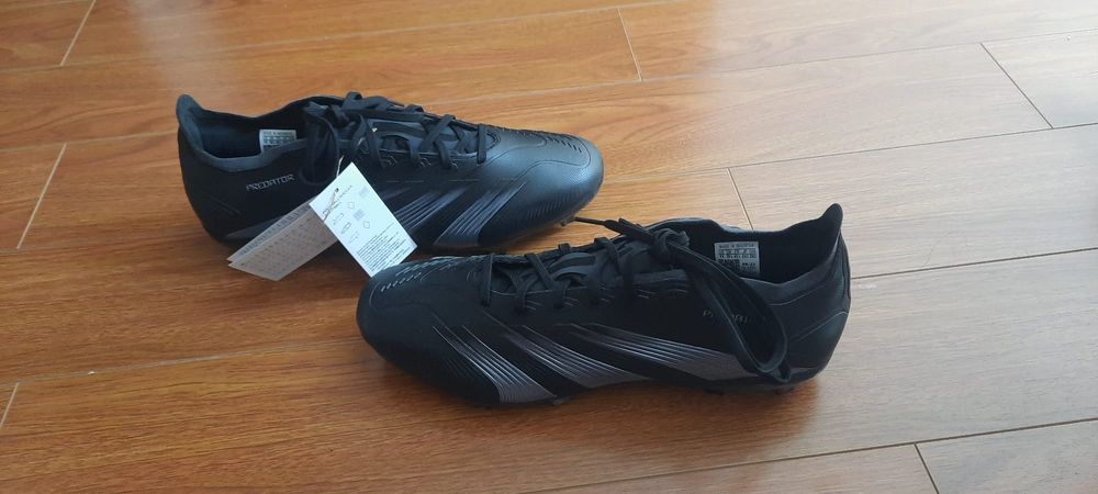 Vând ghete de fotbal adidas predator mărimea 45 1/3