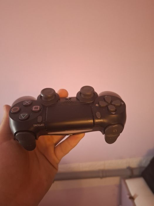Vând PlayStation4