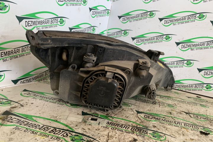 Far stanga Ford Focus prima generatie