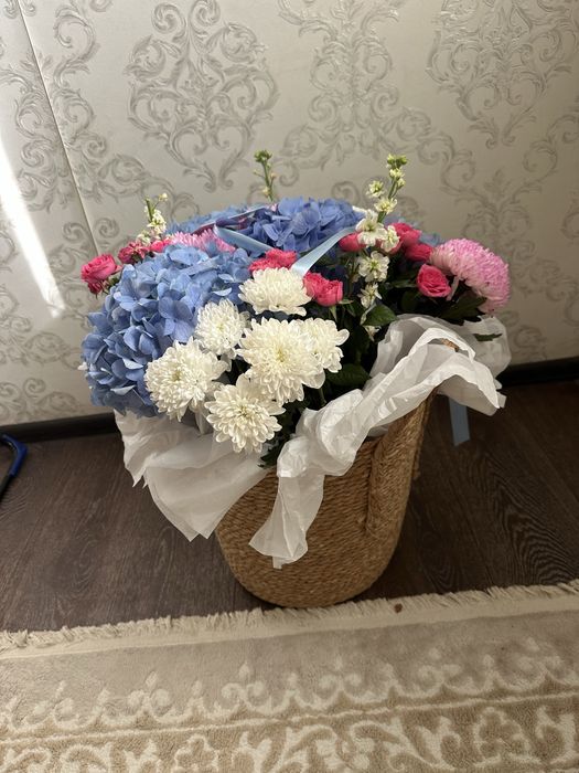 Продам цветы. Гүл сатамын кеше түнде алынған