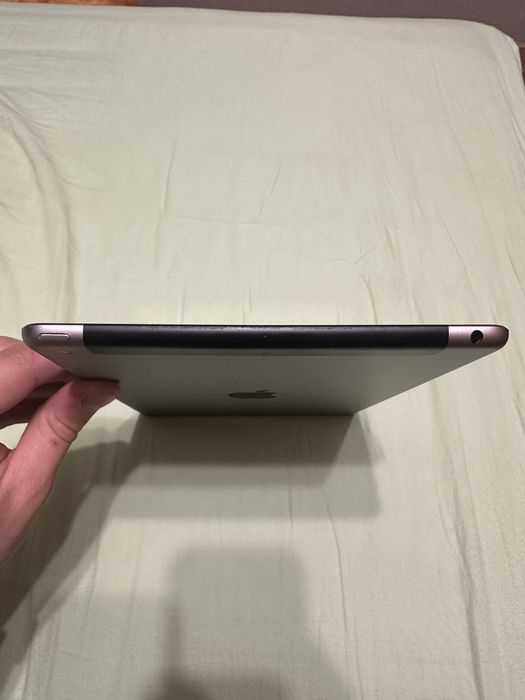 iPad 6th gen 128GB, 9.7 инча, 100% батерия