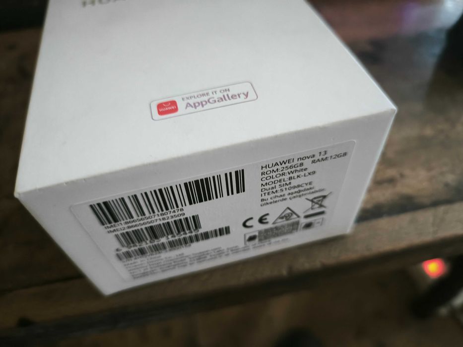 Продавам Huawei nova 13