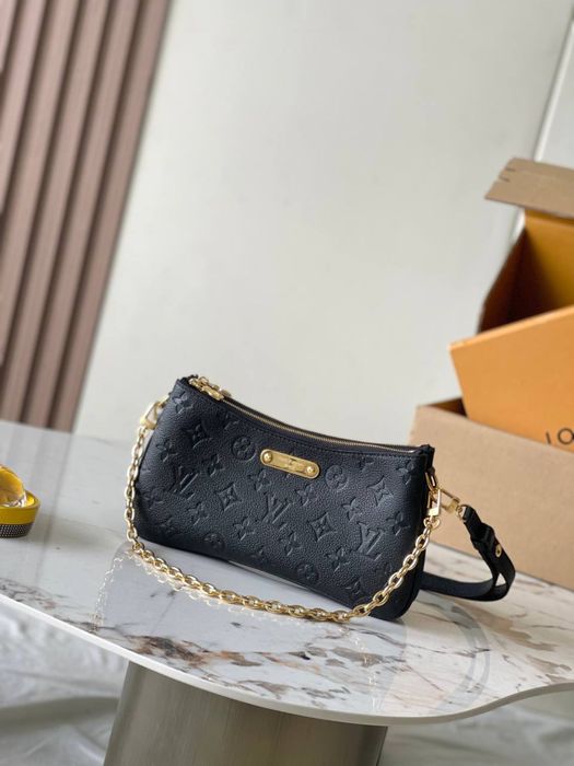 Geanta Louis Vuitton Liv Pochette