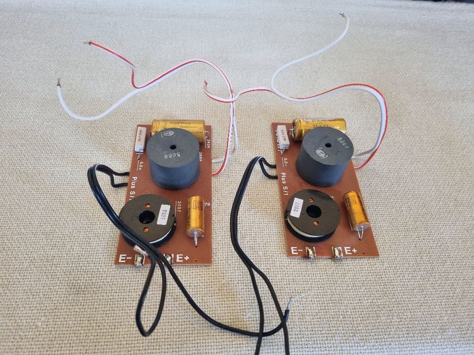 Set Filtre Boxe Canton. 40/70 watts, 4 ohms. Impecabile.