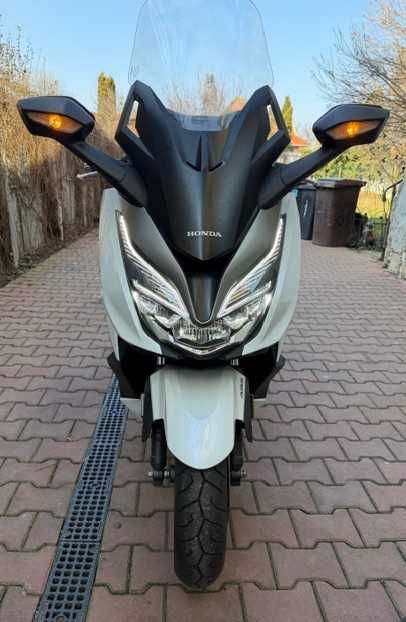 Maxi scuter Honda Forza 350
