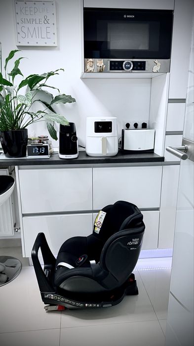 Scaun auto pentru copii Britax Romer Dualfix Pro M rotativ 360 grade