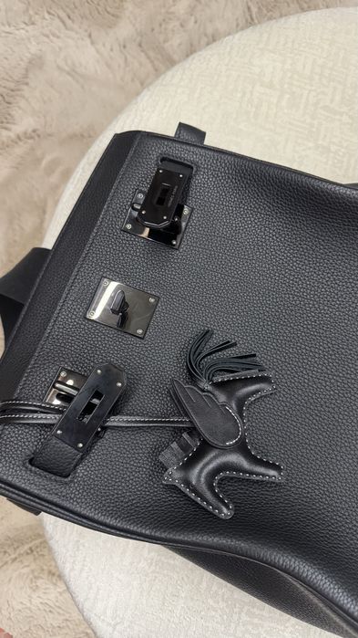 HERMES изцяло ръчна изработка,ориг телешка немска кожа TOGO,точно такава кожа се използва в ориг модел, вътрешен номер показващ кога е произведена