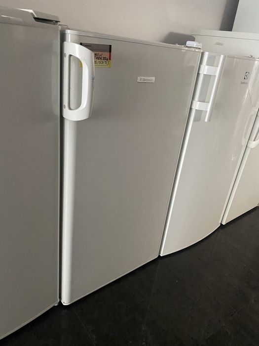 Хладилник Electrolux с малък фризер