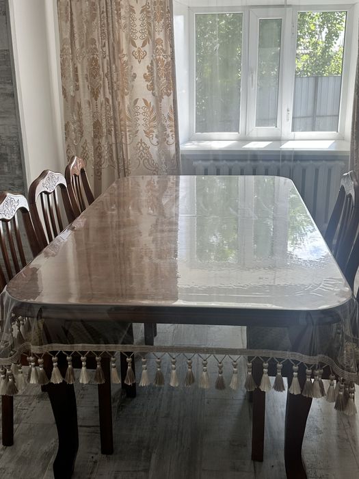 Стол и 6 стульев