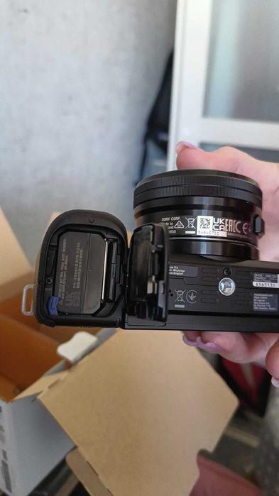 Sony Alpha ZV E-10 Mirrorless + Obiectiv 16-50 mm F/3.5-5.6