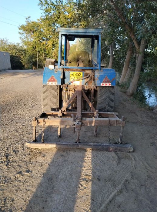 Traktor T28 sotiladi