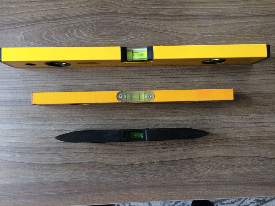 Шпатули 2 броя от неръждаема стомана + нивели различни дължини